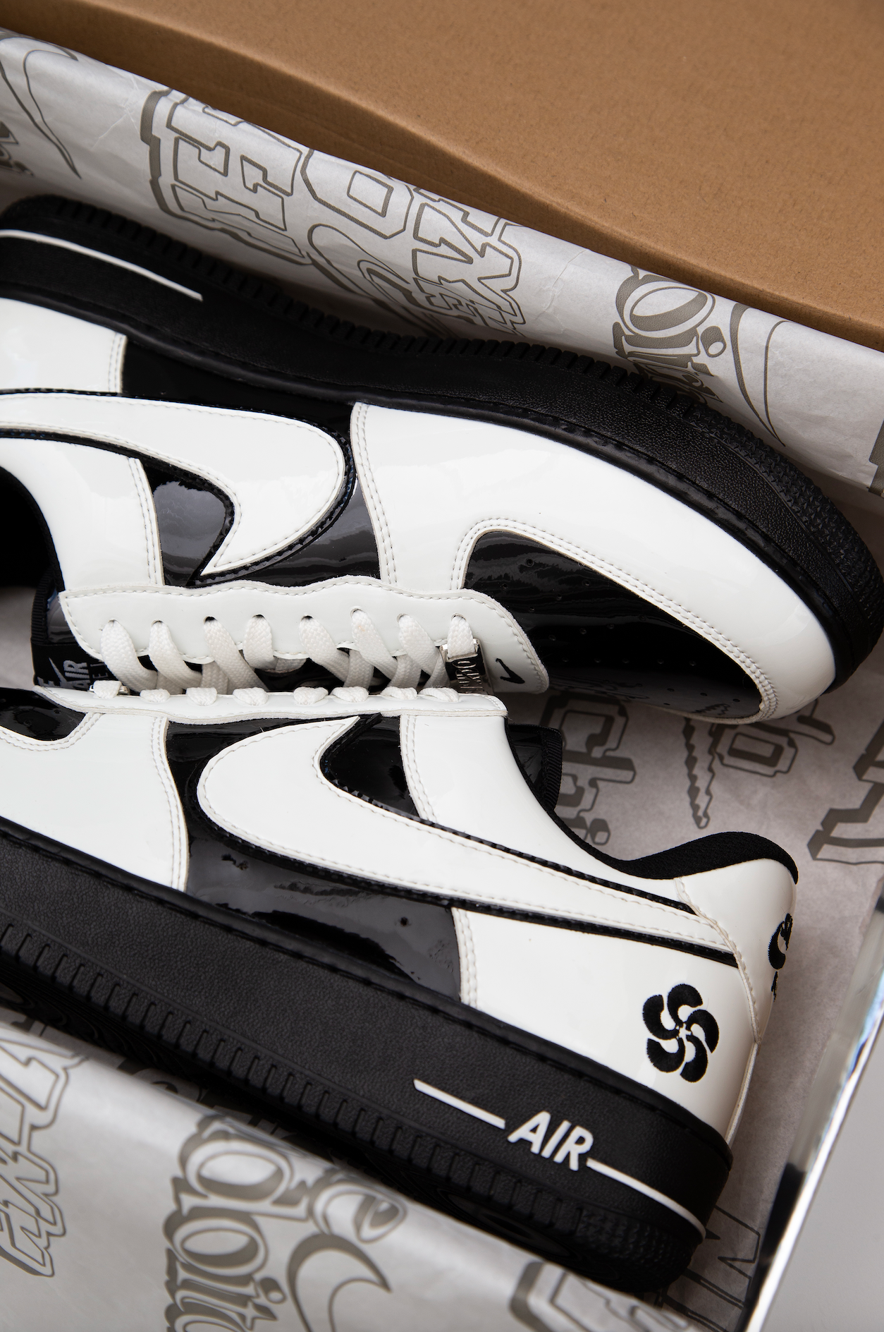 Sando Force 1 (White/Black)